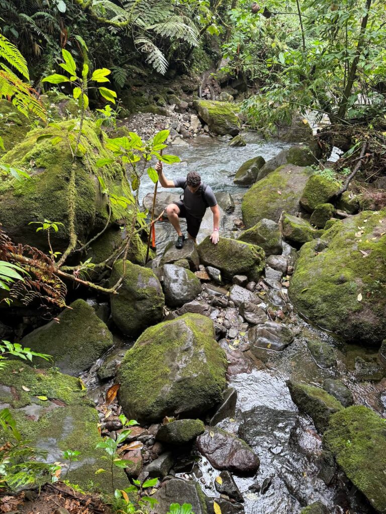 Photo of the rocky river crossing on hike to Catarata Vuelta del Canon